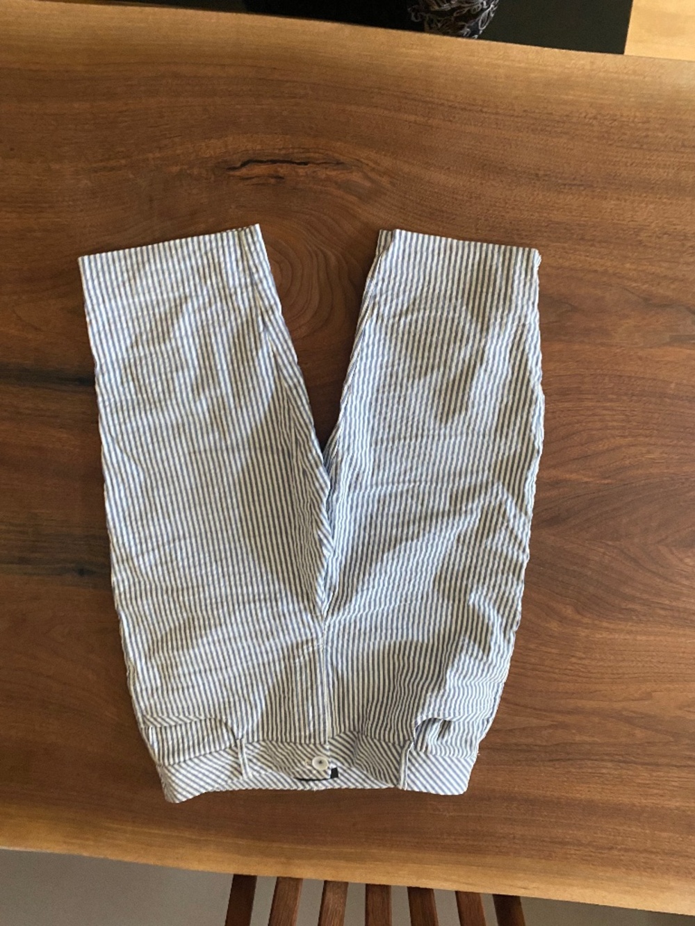 Blue and white clam digger length pants